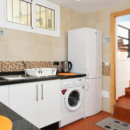 Puerto Del Carmen Sleeps 4 Pool Wifi Villa Puerto del Carmen (Lanzarote)